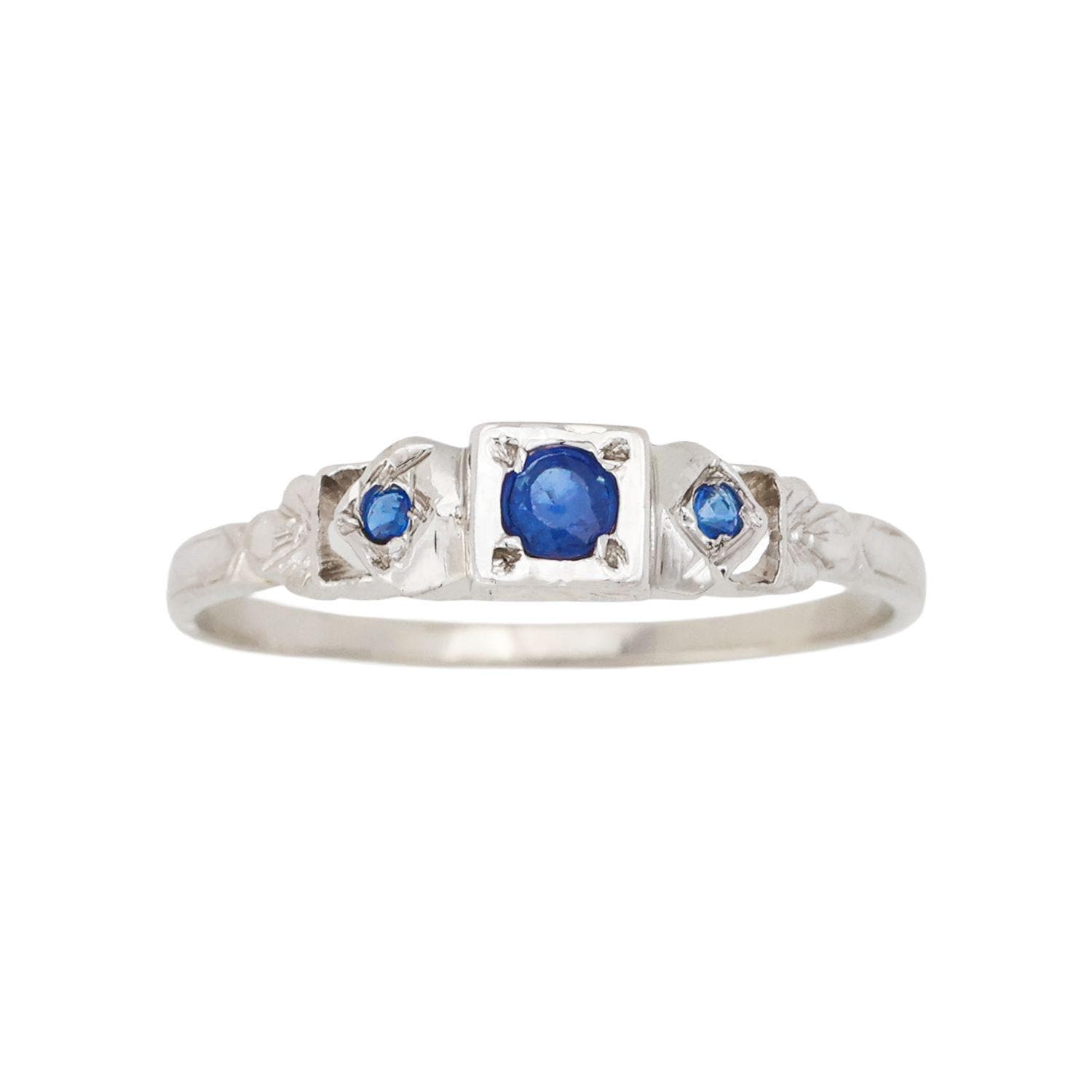 Antique Art Deco 18K White Gold Natural Sapphire Ring with Yellow Gold Accents